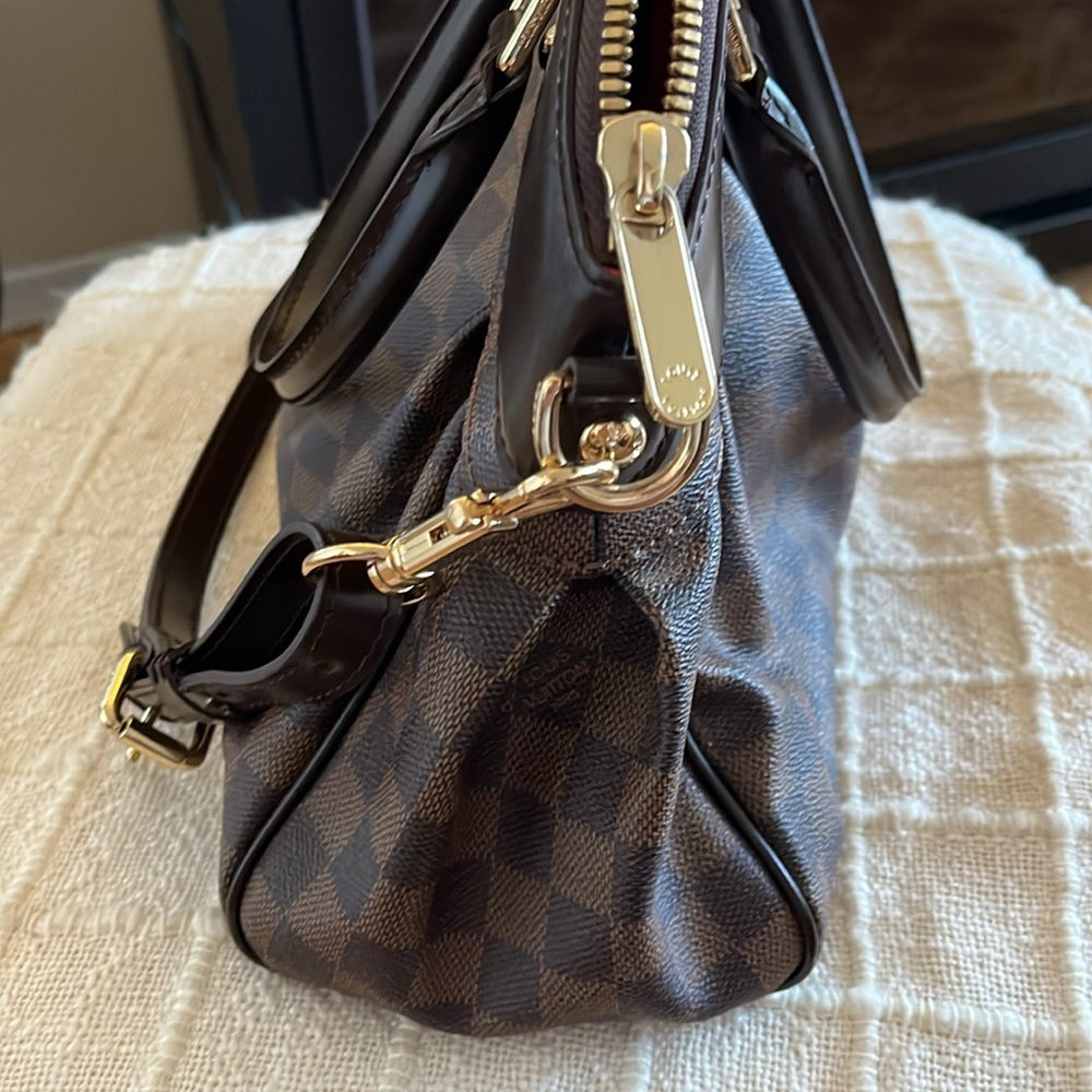 Louis Vuitton Damier Ebene Shoulder Bag with Gold Hardware - Picture 5 of 12